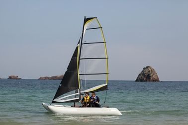 Chine Bateau à voile gonflable à mât d'aluminium Transparent Grand catamaran Bateau à voile pour 4 personnes fournisseur