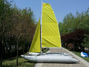 Chine Bateau gonflable en PVC jaune à 4,5 m T6 à mât en aluminium avec deux voiles fournisseur