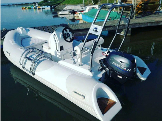 2022 bateau gonflable à fond dur 13ft orca rib390C avec cabine arrière et fin en fibre de verre fournisseur