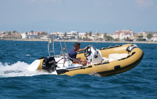 2022 fond rigide pour la pêche et se détendre plus de couleurs bateau gonflable 13ft orque côte390C avec cabine arrière fournisseur