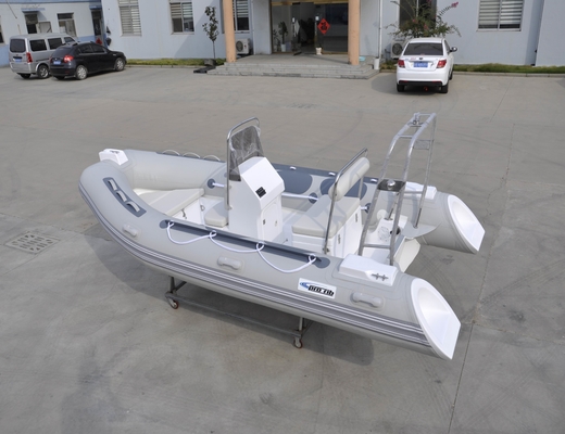 2022 bateaux à coque rigide gonflables de 430 cm de long avec console, siège, réservoir de carburant fournisseur