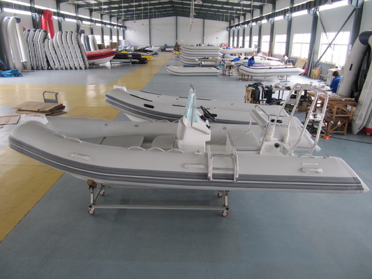 2022 bateaux à coque rigide gonflables de 430 cm de long avec console, siège, réservoir de carburant fournisseur