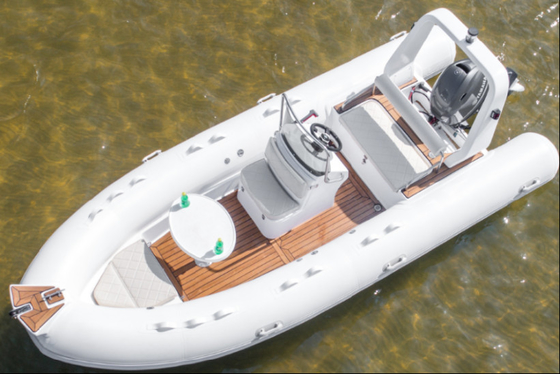 Bateau à côtes rigides en PVC de 5m 500m avec table à manger pliable fournisseur