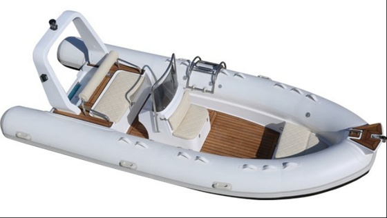 Bateau à côtes rigides en PVC de 5m 500m avec table à manger pliable fournisseur