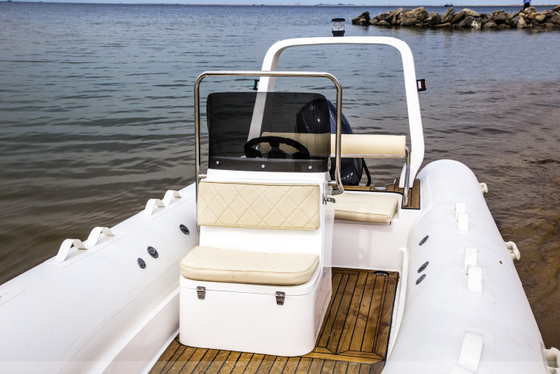 Bateau à côtes rigides en PVC de 5m 500m avec table à manger pliable fournisseur