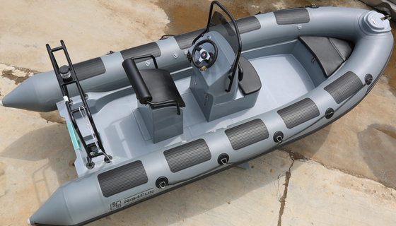 2022 nouveau modèle 17ft orque hyplaon beau style console de support et côtes de siège520A fournisseur