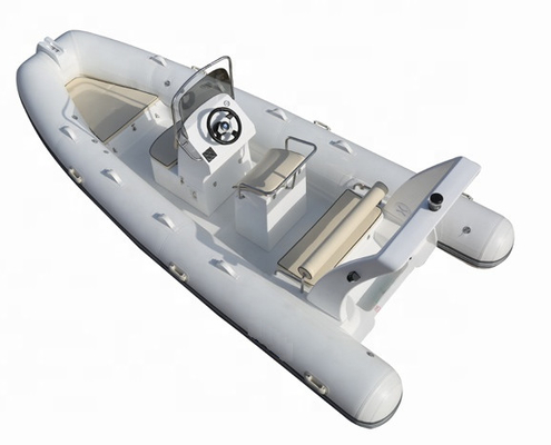 Un bateau gonflable à coque rigide de 520B. fournisseur