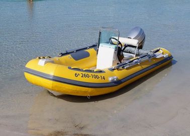 Coque en fibre de verre petit bateau à côte 3,9 M Stabilité dimensionnelle jaune avec remorque de bateau fournisseur