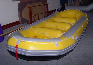 Un radeau gonflable de 470 cm pour 12 personnes, un bateau flottant gonflable en PVC lourd, avec tapis d' air double. fournisseur