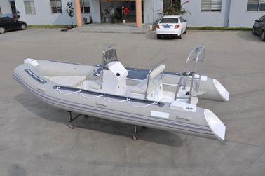 Bateau à petite côte de grande capacité à coque rigide 480 cm Console centrale en PVC avec coussins fournisseur