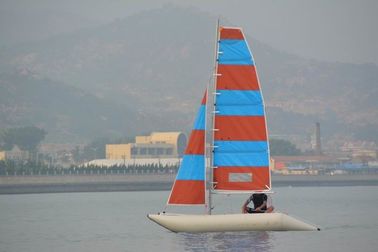 Bateau à voile gonflable bleu 4 personnes Pontoon avec plateau central en fibre de verre fournisseur