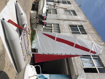 Bateau à voile gonflable en PVC de 4,5 m Pontoons sans cadre avec deux voiles fournisseur
