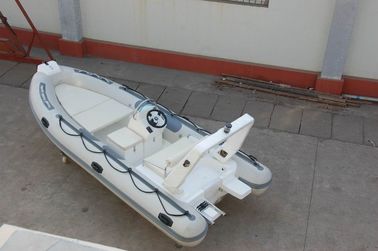 Pontoon de pêche gonflable à coque rigide Bateaux gris clair 16 pieds avec lit de soleil fournisseur