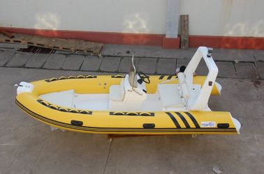 Conception de coque unique Petit bateau à côte 8 personnes Bateau gonflable avec plancher en teck / réservoir de carburant fournisseur