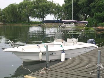 Yacht de plaisance simple en fibre de verre Confortable / Durable 5,5m Avec lit de bain de soleil fournisseur