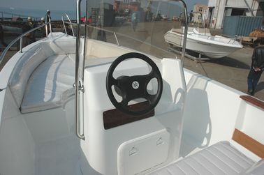 Yacht de plaisance simple écologique blanc 5,8 M avec console centrale fournisseur