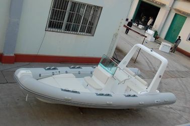 Bateaux gonflables à coque rigide 22 pieds de dureté / fiabilité avec étape en fibre de verre fournisseur