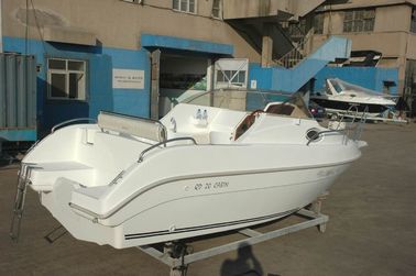 Yacht de plaisirs simple en fibre de verre grande cabine avec canapé / puits de lumière fournisseur