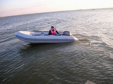 Bateau gonflable portable pour le divertissement aquatique fournisseur