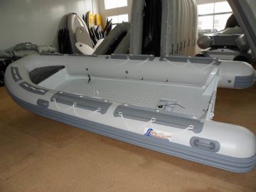 Bateau en aluminium confortable de luxe 500 cm Bass Bateau de pêche avec console centrale fournisseur