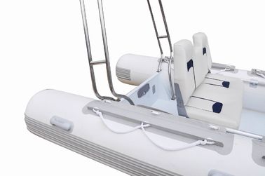 Bateau en aluminium confortable de luxe 500 cm Bass Bateau de pêche avec console centrale fournisseur