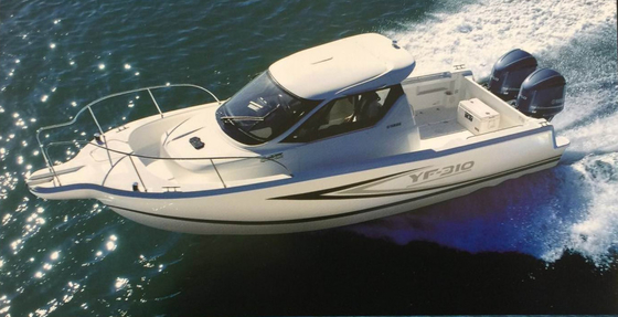 2023 nouveau yacht de pêche de 8,7m GRP avec cabine à bas prix avec deux moteurs fournisseur