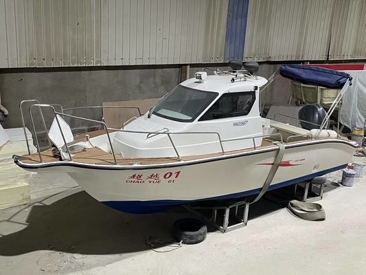 2023 nouveau bateau de pêche en fibre de verre de 7,6 m pour la détente et les loisirs avec cabine pour la mer fournisseur