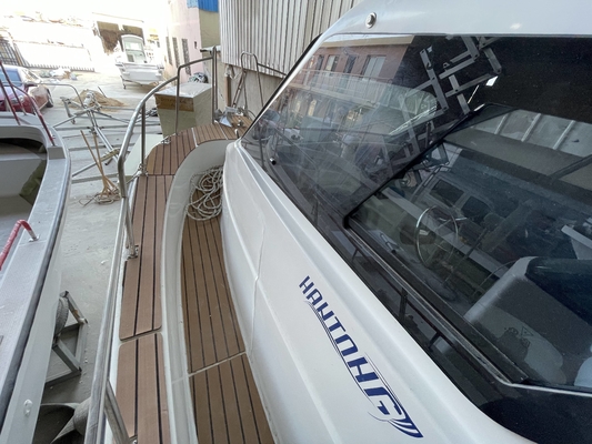2023 nouveau bateau de pêche en fibre de verre de 7,6 m pour la détente et les loisirs avec cabine pour la mer fournisseur