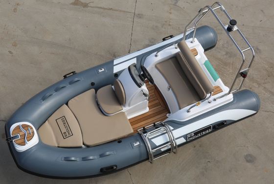 Vitesse maximale 25-30 nœuds Petit bateau à la dérive pour la pêche en eau peu profonde fournisseur