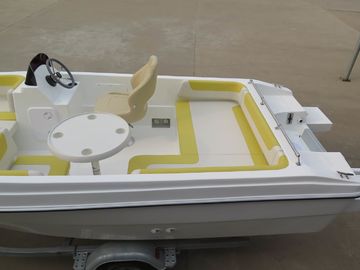 Un yacht de plaisance en fibre de verre confortable de 5 m de 40 ch avec tous les coussins fournisseur