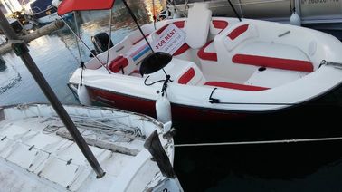16Un bateau de sport gonflable de 5 pieds, un yacht de plaisance en fibre de verre confortable et relaxant. fournisseur