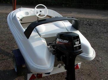 Un yacht de plaisance simple de 15 ch pour se détendre et pêcher, 2 personnes maximum. fournisseur